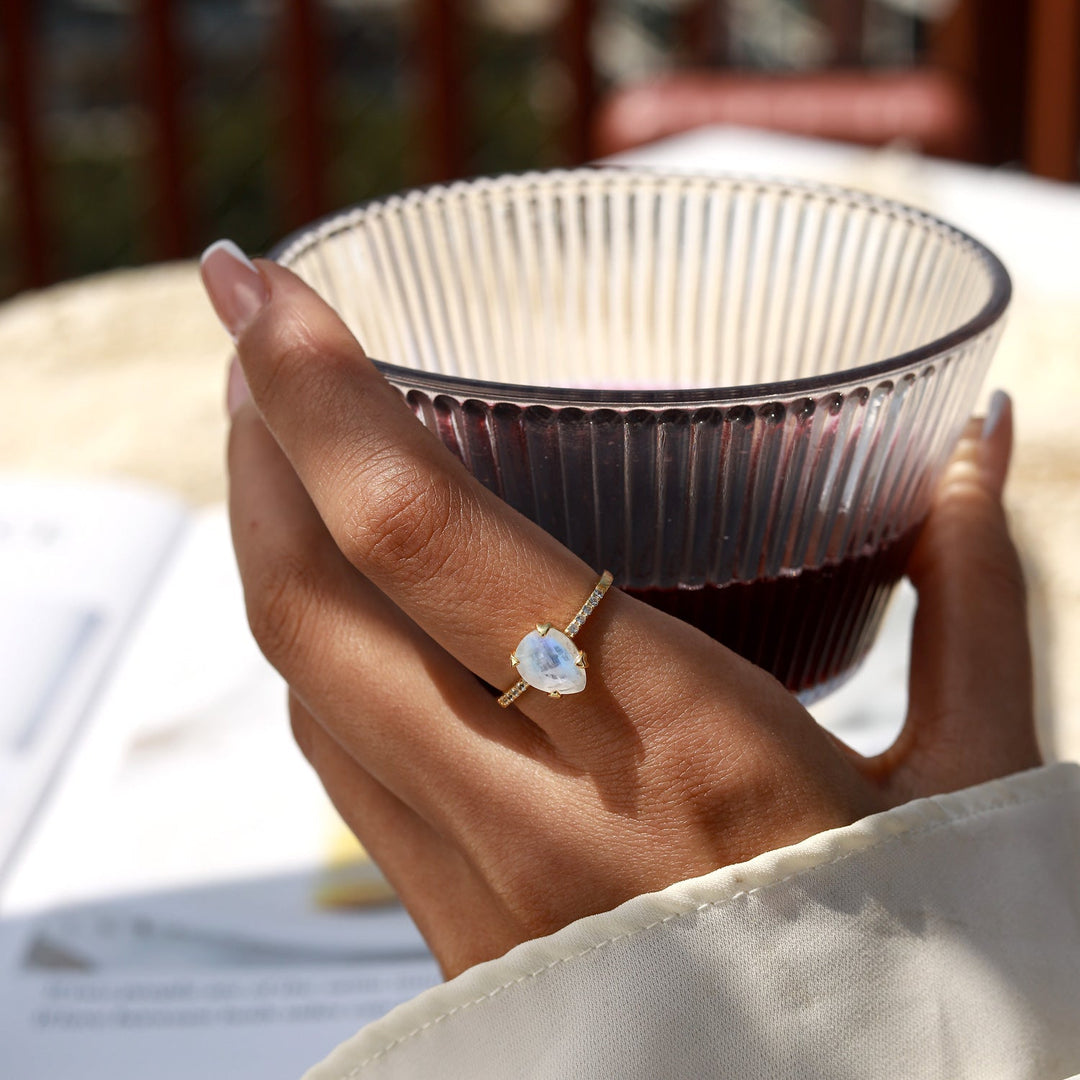 Пръстен Бянка с лунен камък