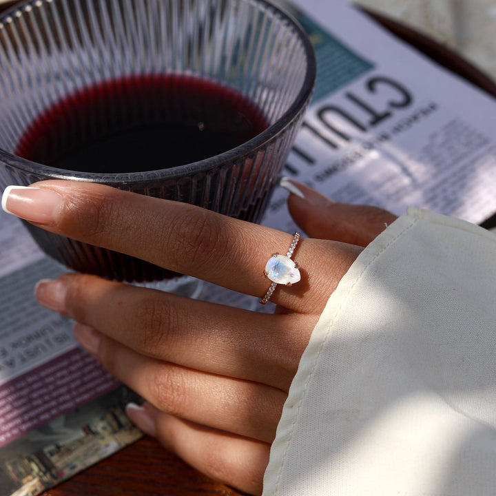 Пръстен Бянка с лунен камък