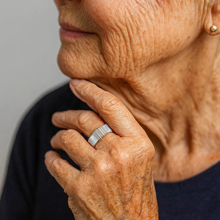 Бохо пръстен със златни нишки