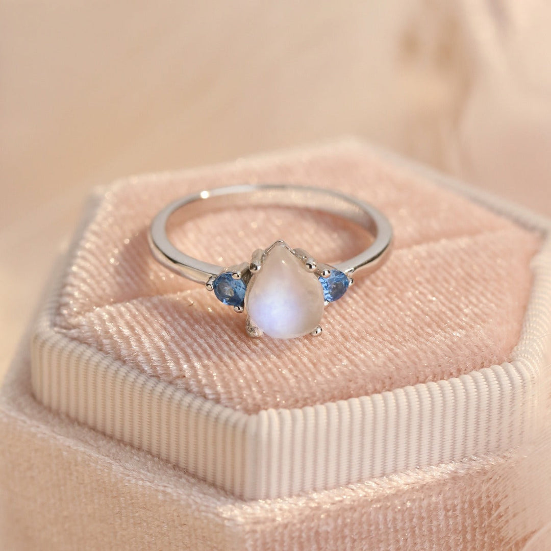 Пръстен Луиза с лунен камък