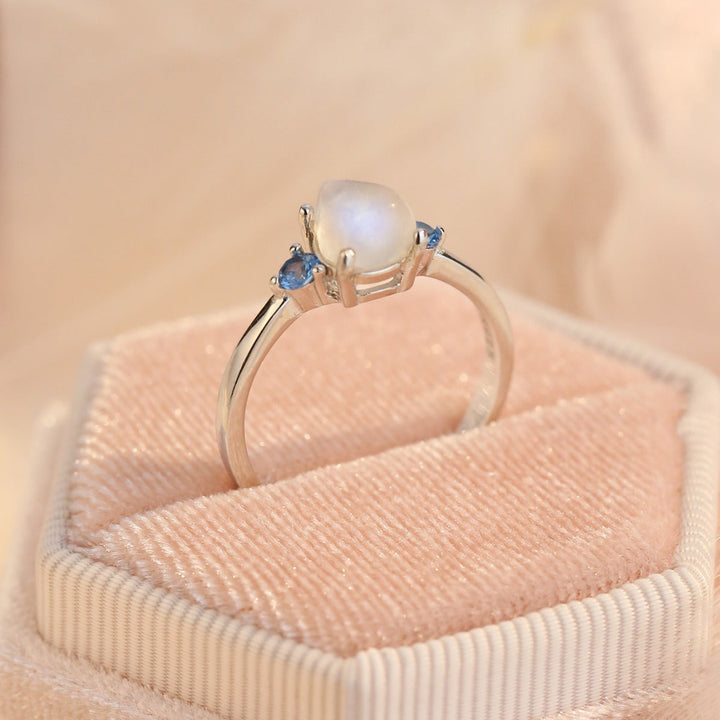 Пръстен Луиза с лунен камък