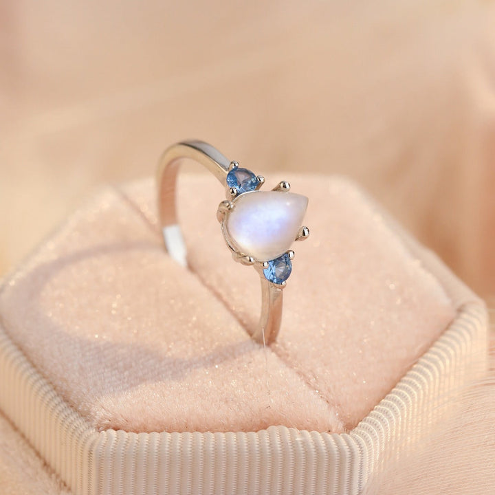 Пръстен Луиза с лунен камък